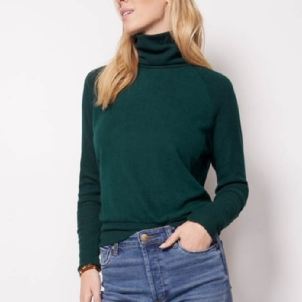 Evereve Emerald Green Ribbed Turtleneck Sweater